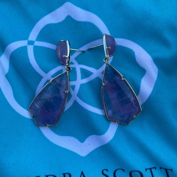 Kendra Scott Jewelry - Kendra Scott - RARE Carey earrings Kendra Scott Jewelry - Kendra Scott - RARE Carey earrings